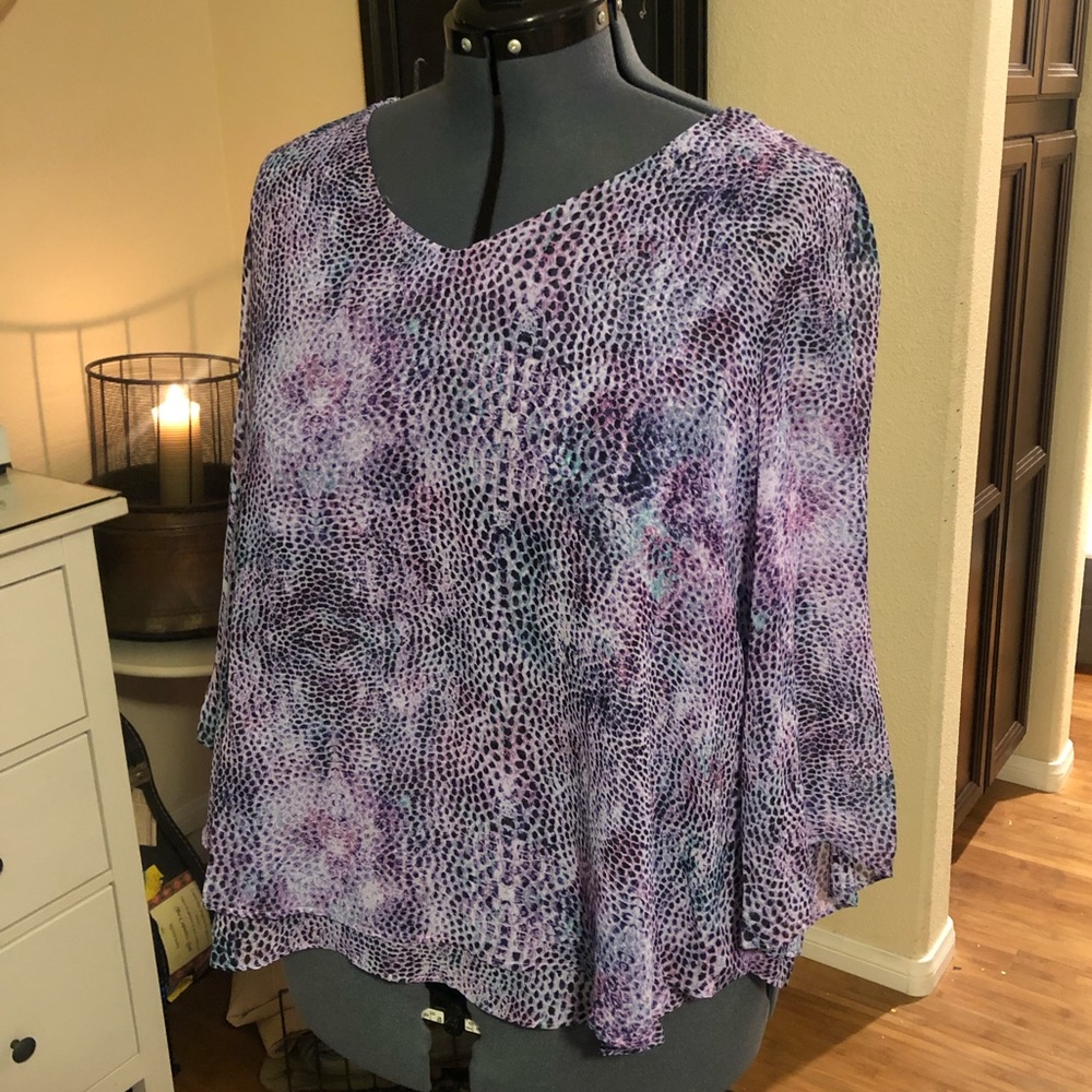 Jennifer Lopez blouse with gem closure